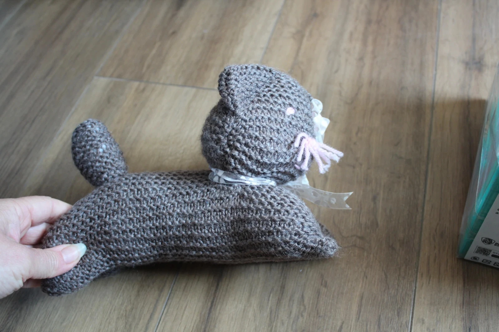 Doudou Chat en tricot fait main - Marron et Rose – photo 2